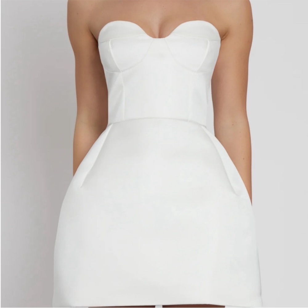 Leau Strapless White Mini Dress with Sweetheart Neckline